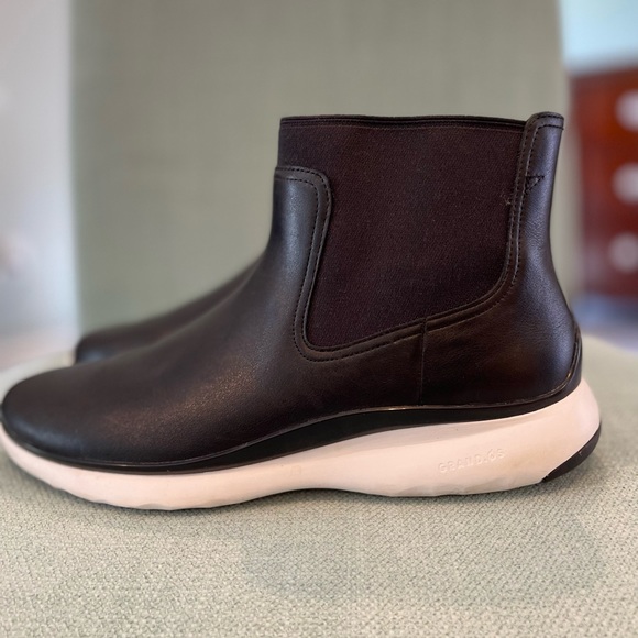 Cole Hahn pull on booties *like new* - Picture 2 of 11